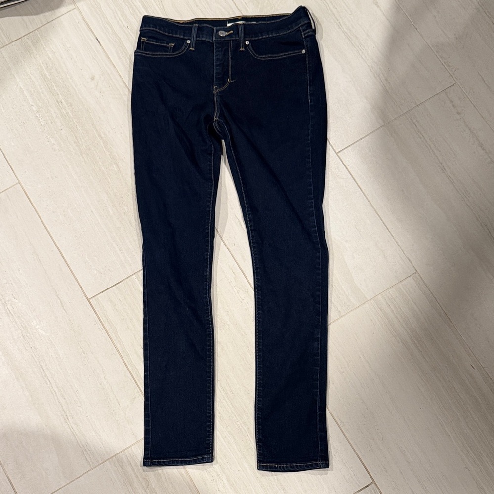 Levi’s Women’s Skinny Jeans‎ — Dark Indigo Slim Fit size 28